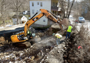City razes two nuisance structures on Brockway Avenue